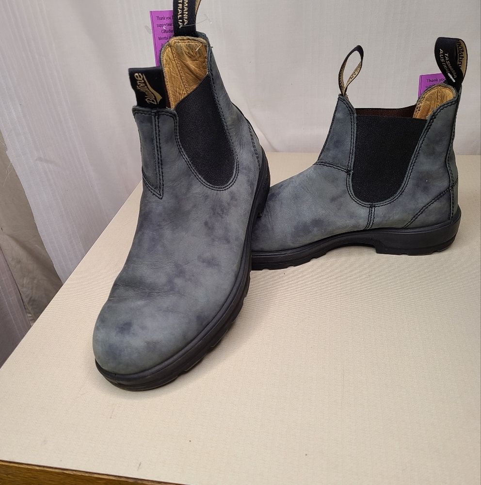 Blundstone Boots Mens 8. Womens 10